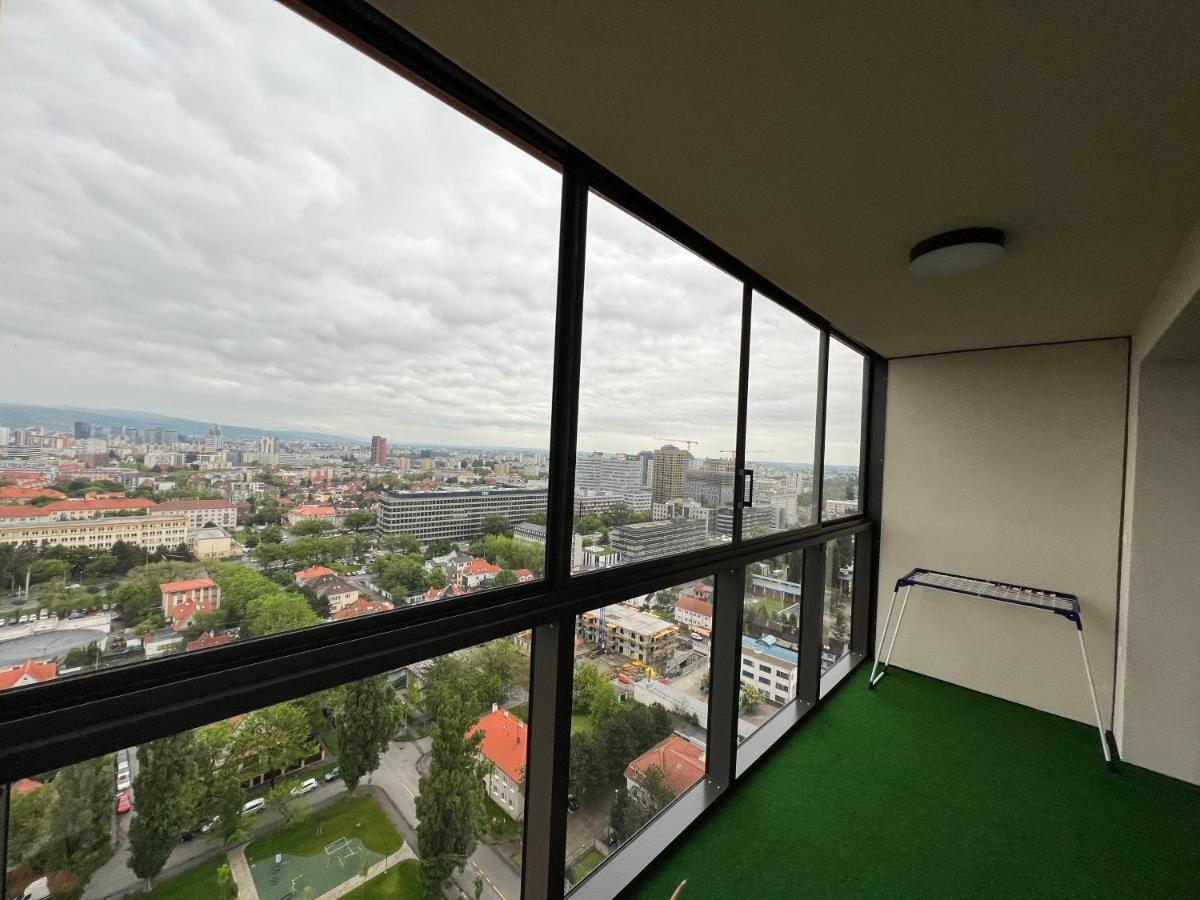 Apartmán Stylish With Stunning View Possibility Of Parking *