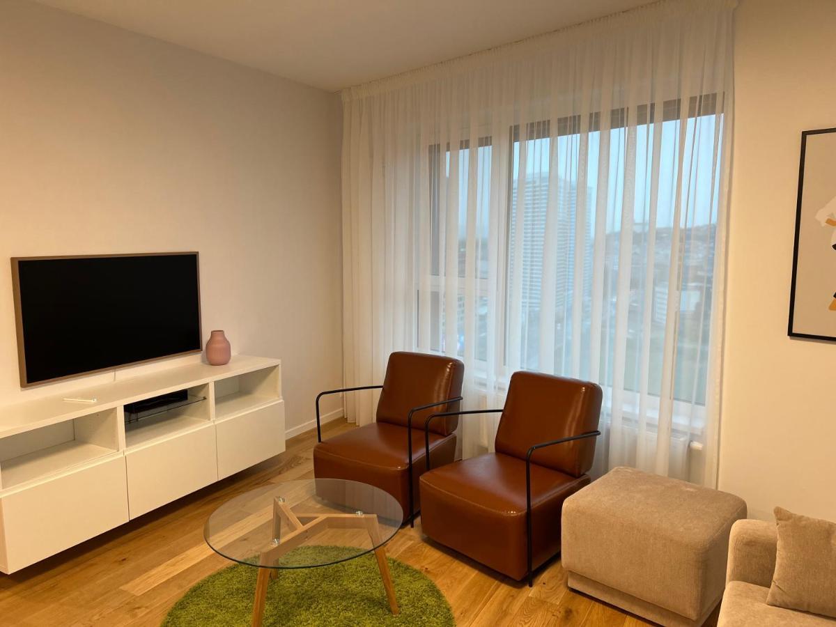Stylish With Stunning View Possibility Of Parking Apartmán