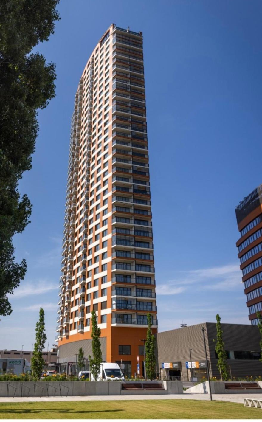 Apartmán Stylish With Stunning View Possibility Of Parking